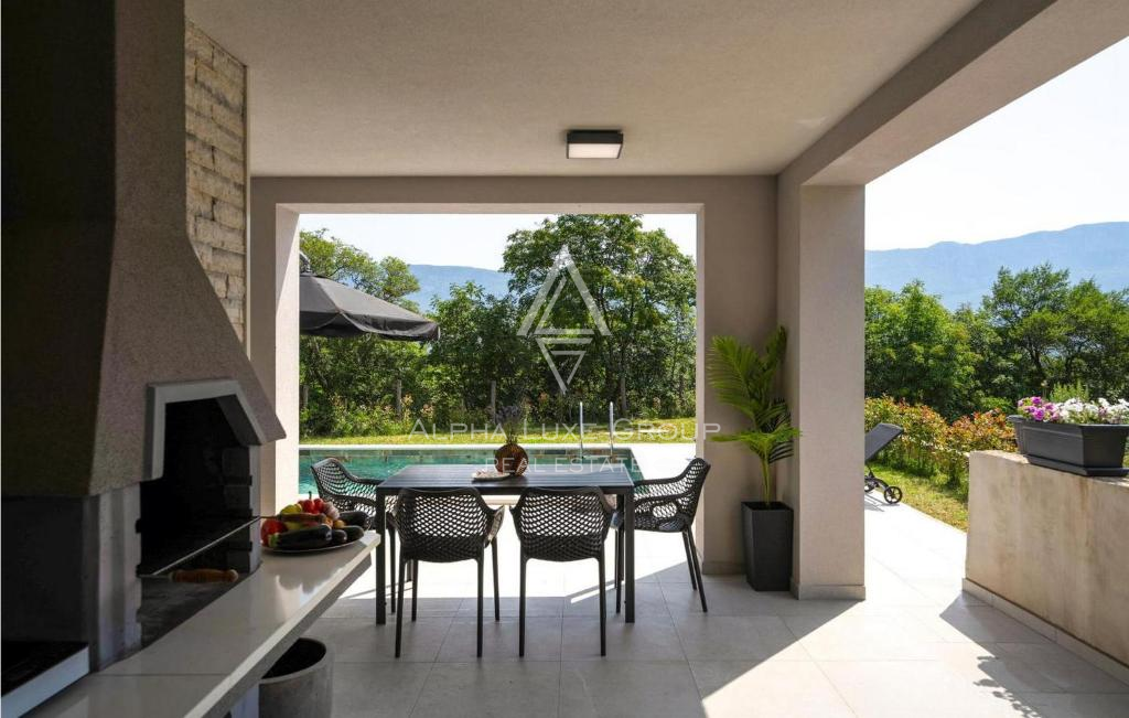 Istra, Labin: Vila z bazenom na robu vasi