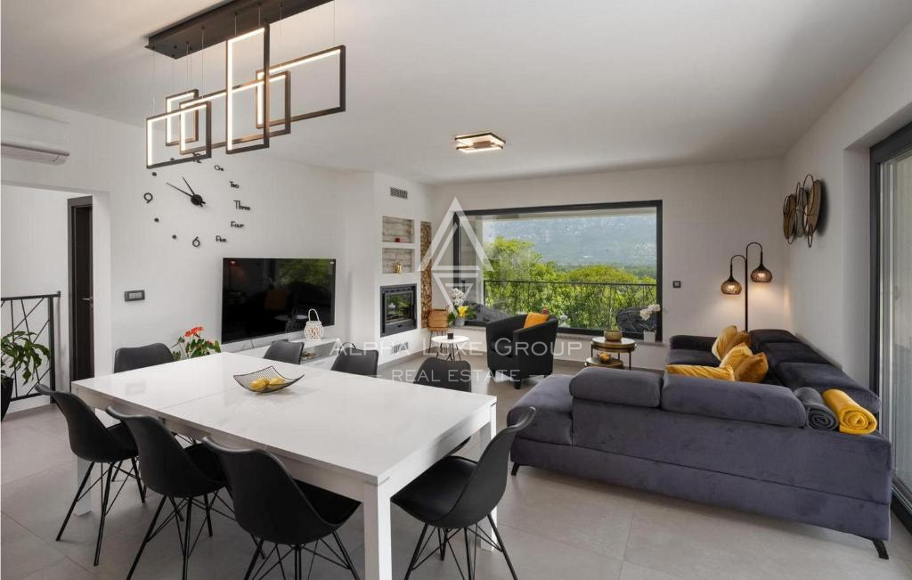 Istra, Labin: Vila z bazenom na robu vasi