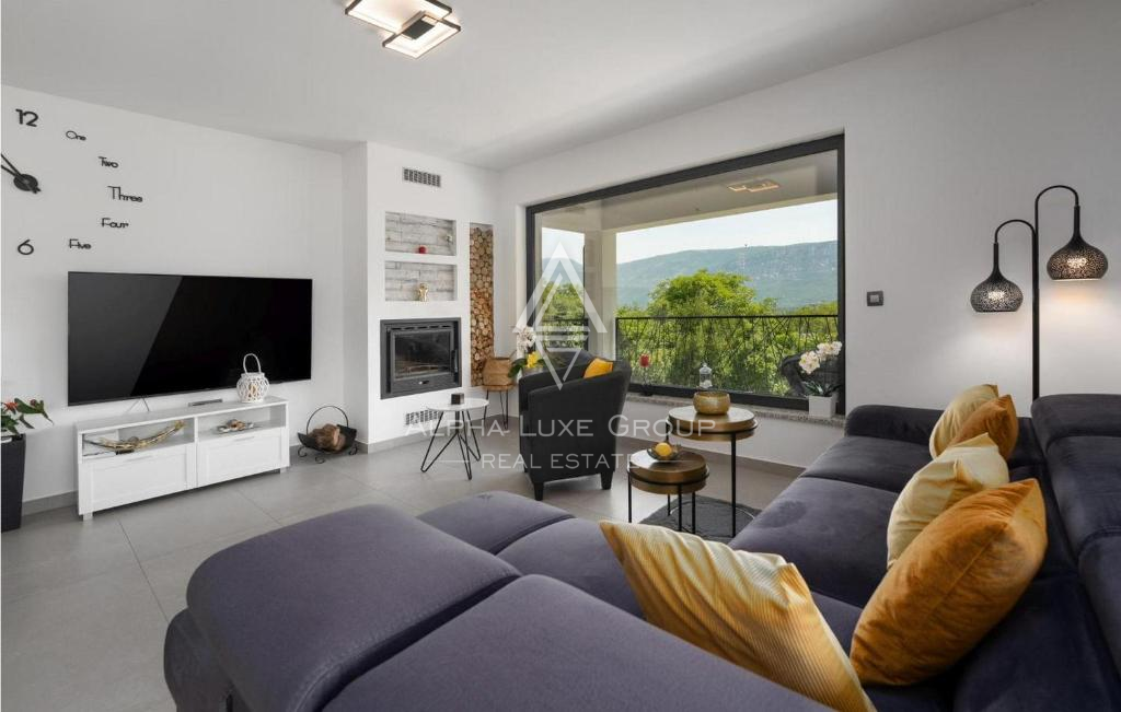 Istra, Labin: Vila z bazenom na robu vasi