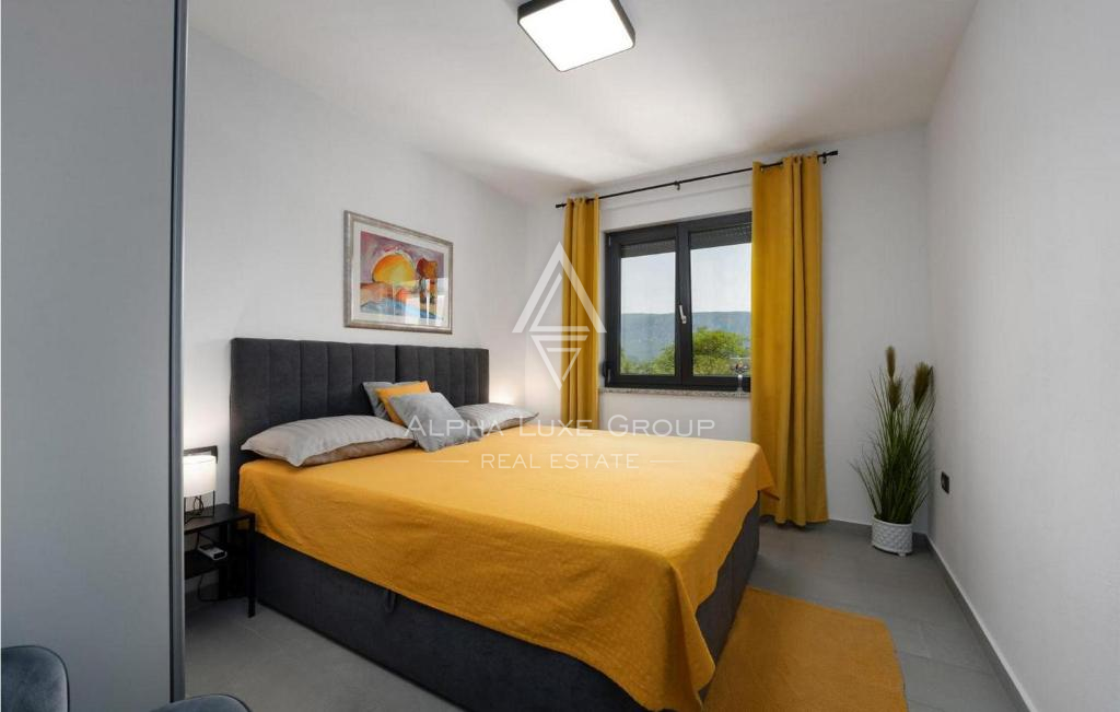 Istra, Labin: Vila z bazenom na robu vasi