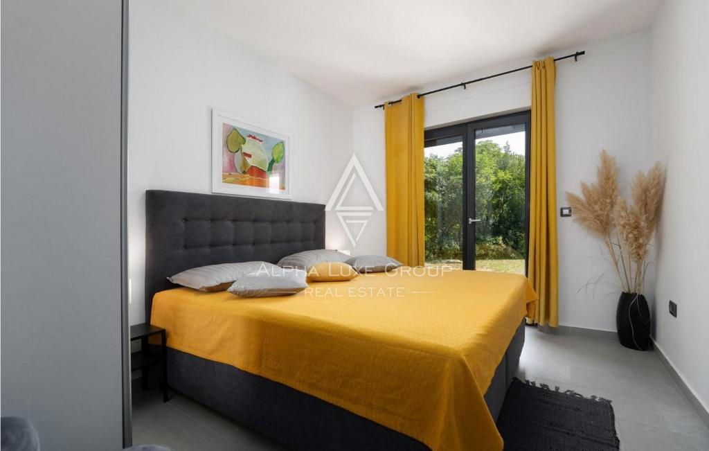 Istra, Labin: Vila z bazenom na robu vasi