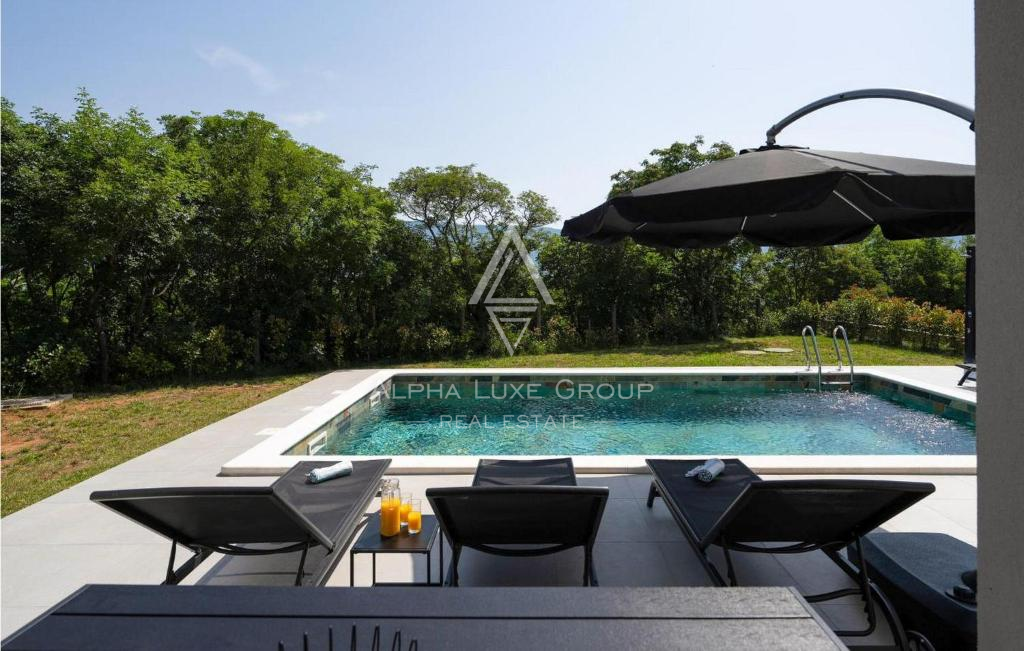 Istra, Labin: Vila z bazenom na robu vasi