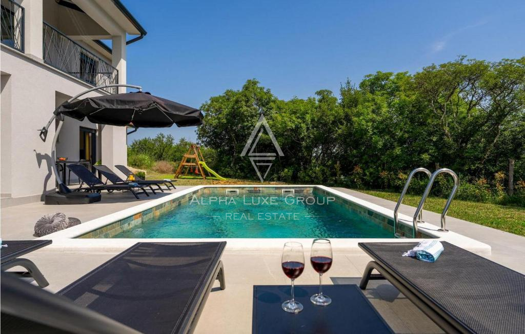 Istra, Labin: Vila z bazenom na robu vasi