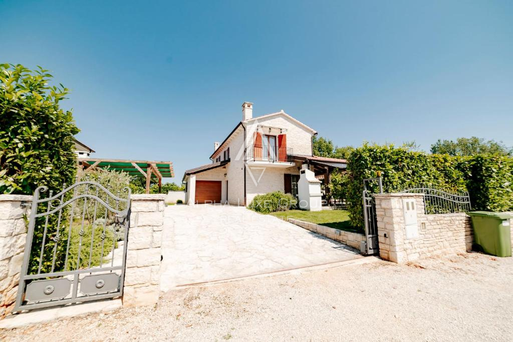 Istra, Višnjan: Čarobna rustikalna hiša z bazenom