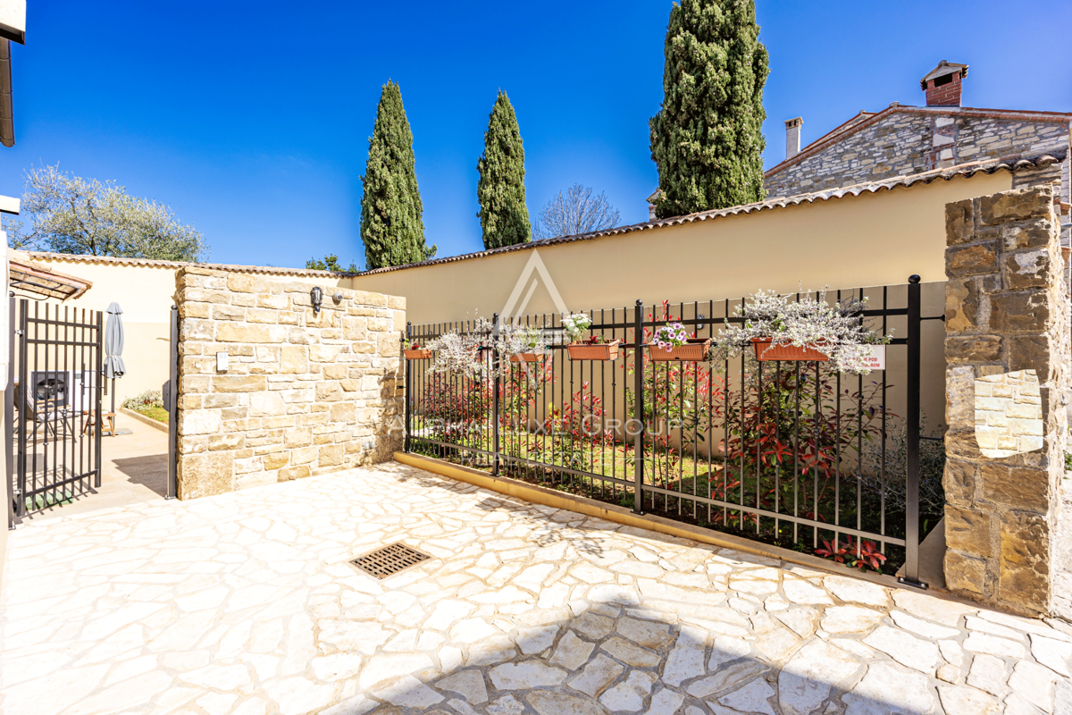 Istra, Buje – Prenovljena kamnita hiša z vrtom