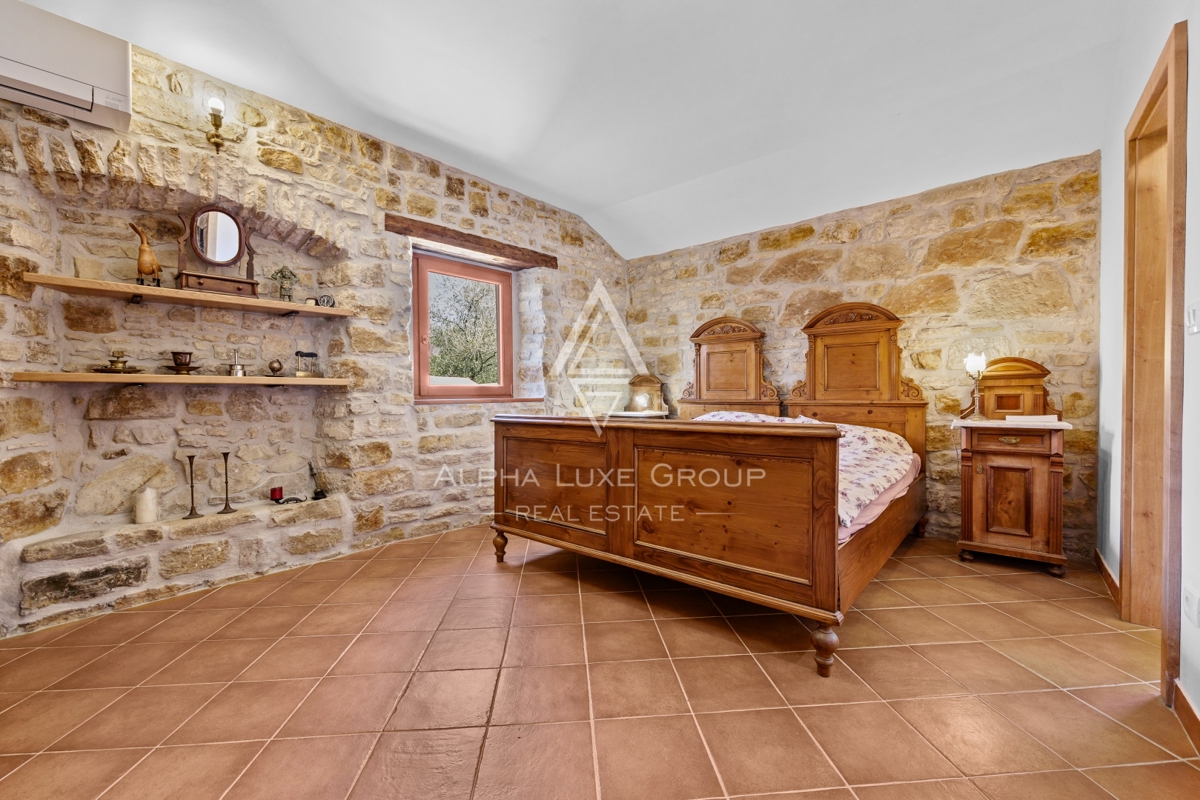 Istra, Buje – Prenovljena kamnita hiša z vrtom