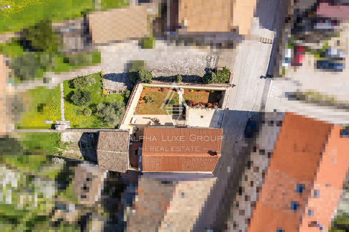 Istra, Buje – Prenovljena kamnita hiša z vrtom