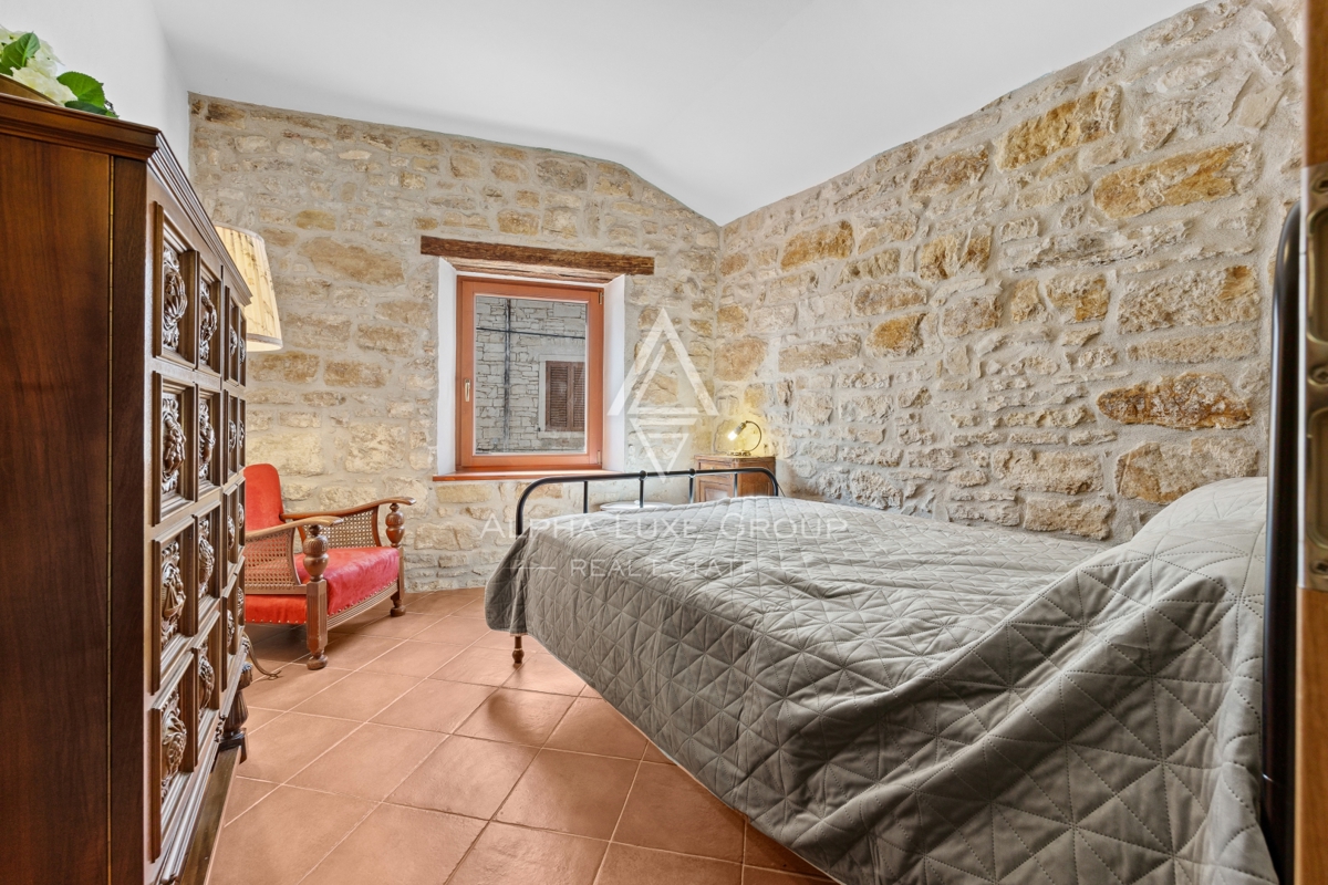 Istra, Buje – Prenovljena kamnita hiša z vrtom