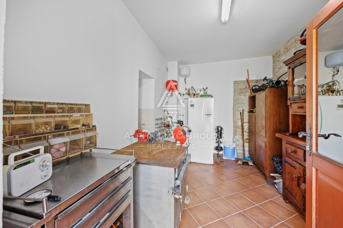 Istra, Buje – Prenovljena kamnita hiša z vrtom