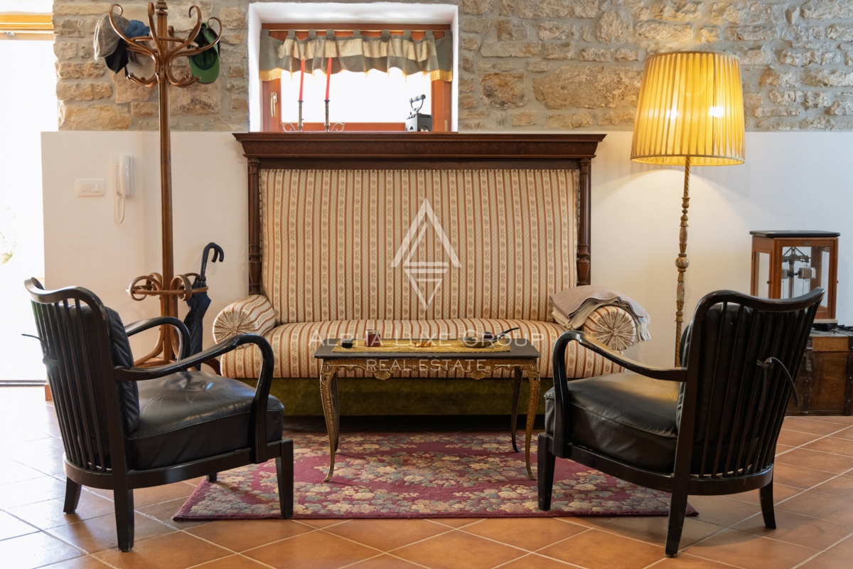 Istra, Buje – Prenovljena kamnita hiša z vrtom