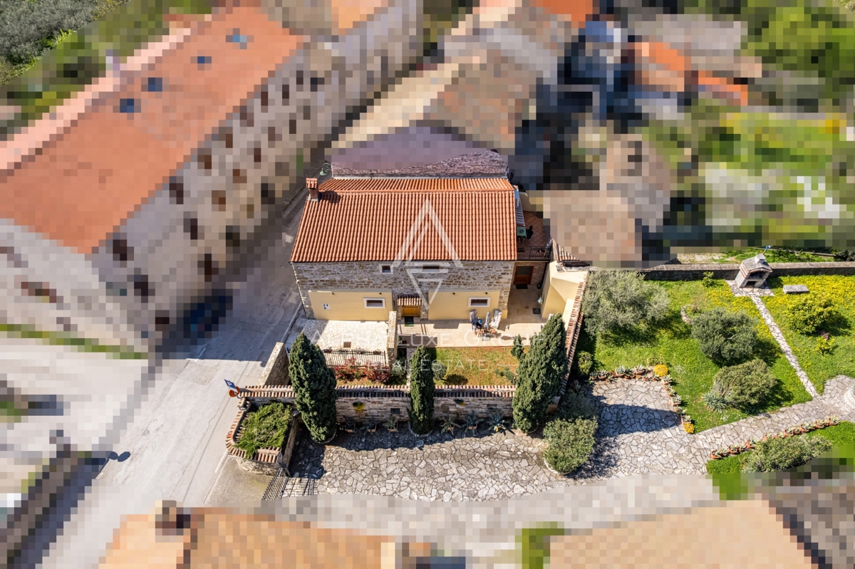 Istra, Buje – Prenovljena kamnita hiša z vrtom