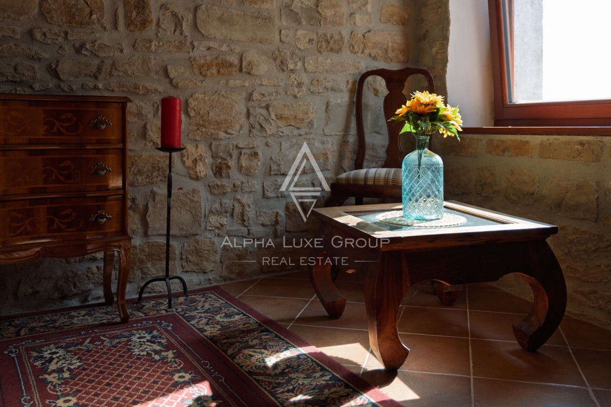 Istra, Buje – Prenovljena kamnita hiša z vrtom