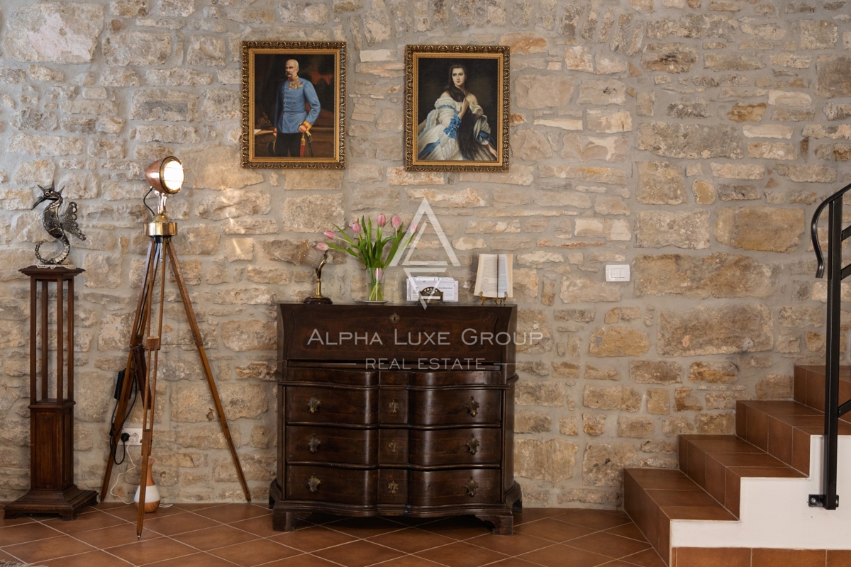 Istra, Buje – Prenovljena kamnita hiša z vrtom