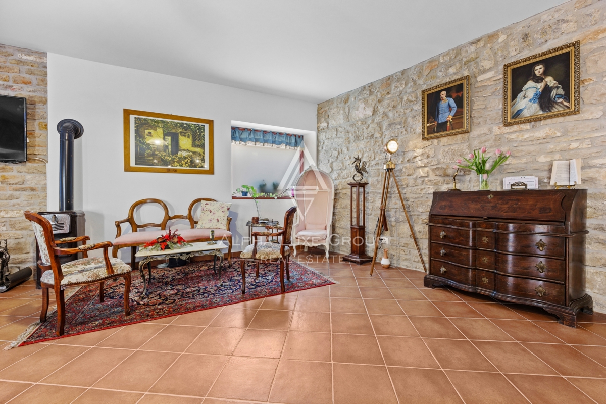 Istra, Buje – Prenovljena kamnita hiša z vrtom