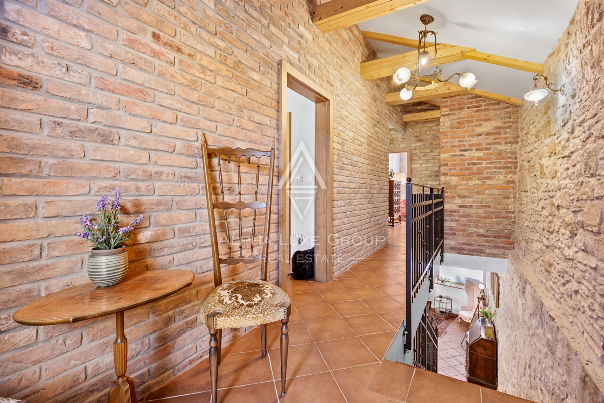 Istra, Buje – Prenovljena kamnita hiša z vrtom