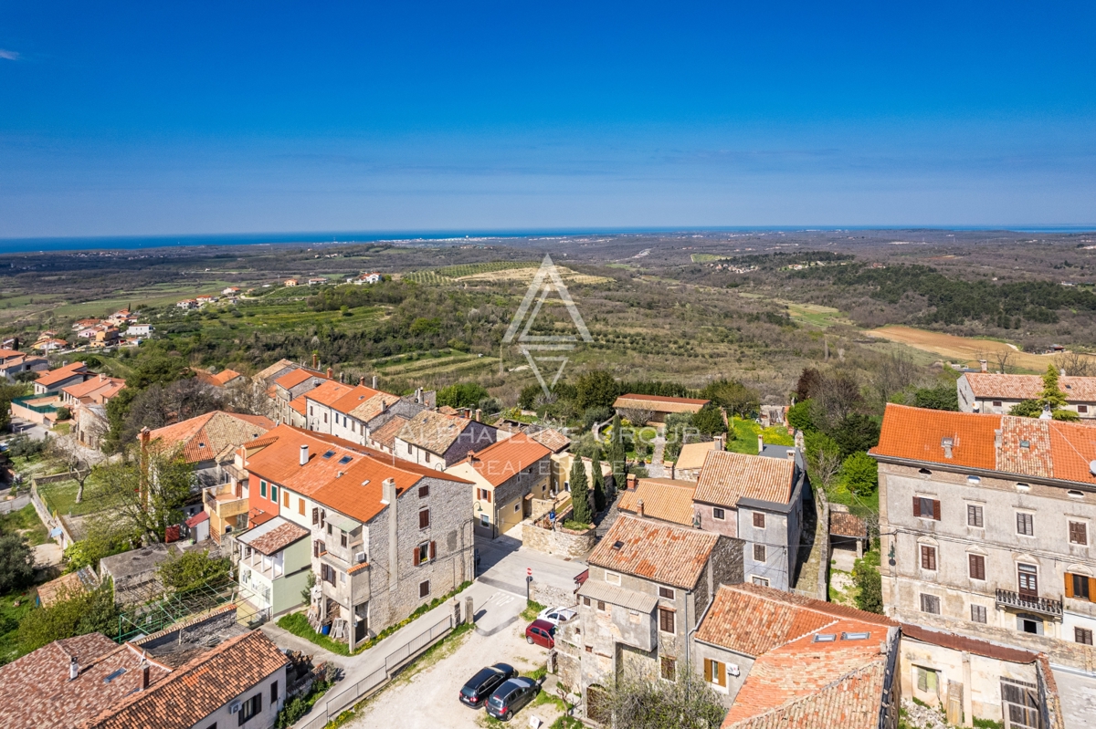 Istra, Buje – Prenovljena kamnita hiša z vrtom