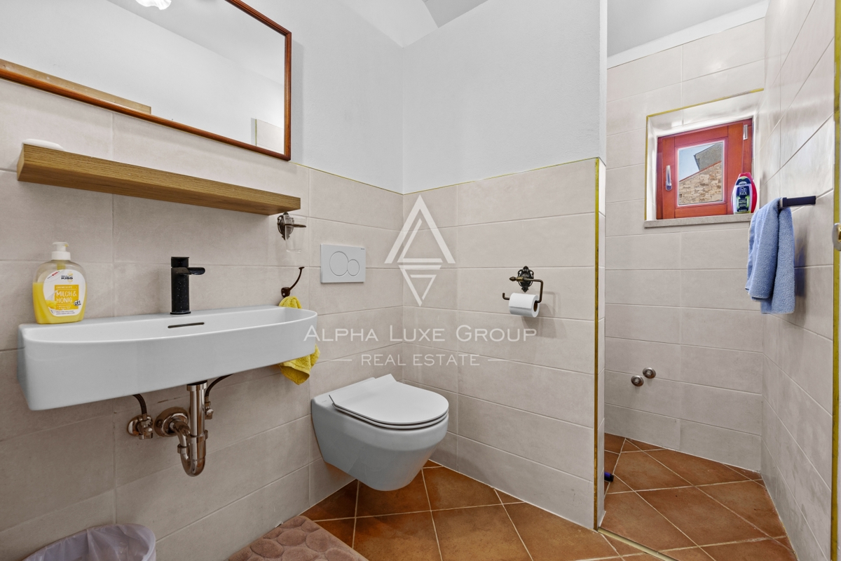 Istra, Buje – Prenovljena kamnita hiša z vrtom