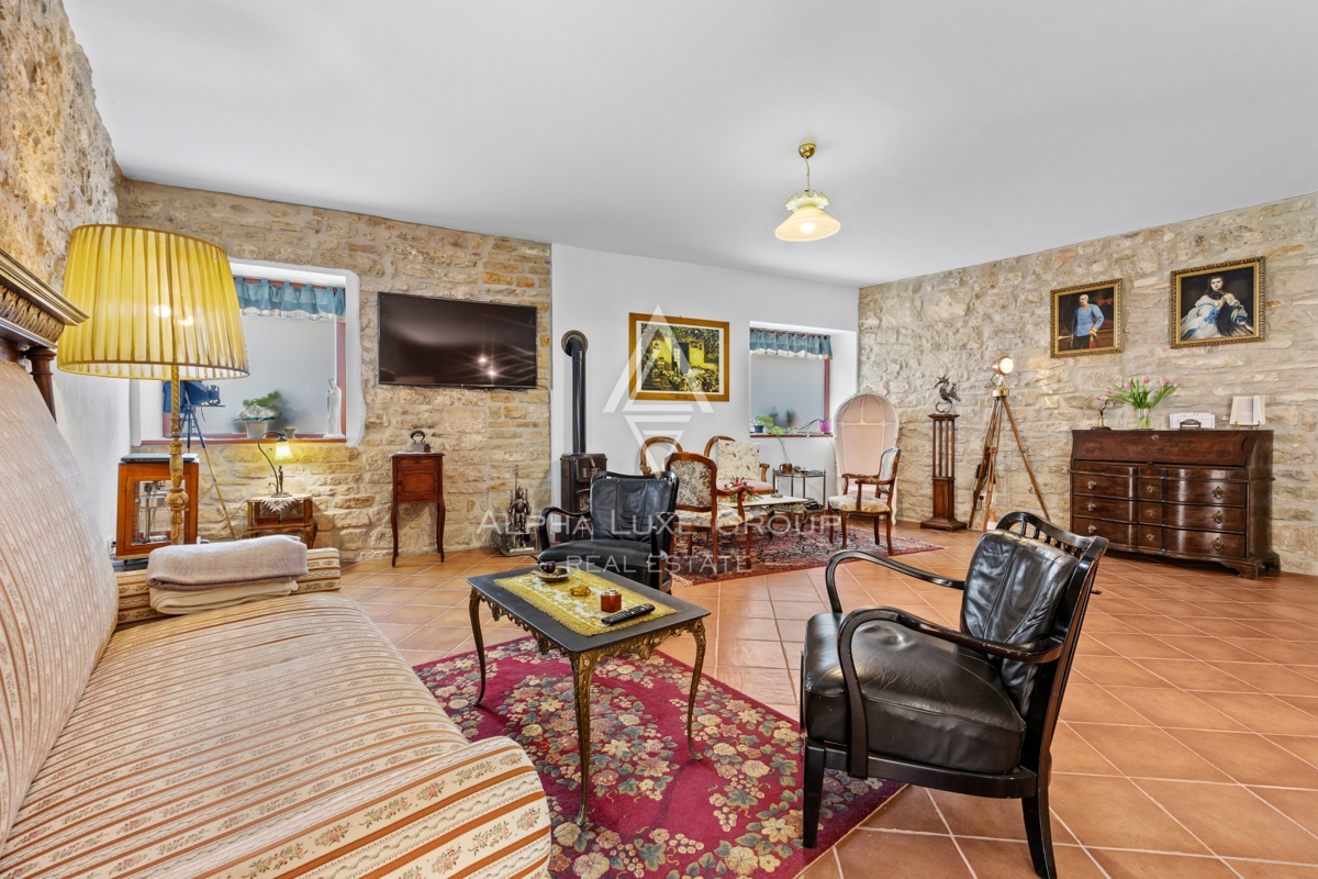 Istra, Buje – Prenovljena kamnita hiša z vrtom