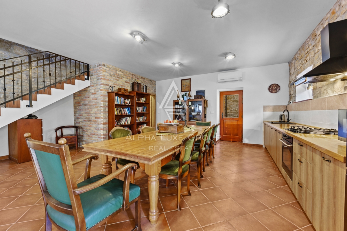 Istra, Buje – Prenovljena kamnita hiša z vrtom