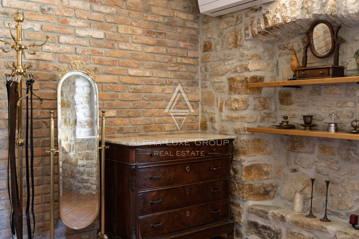 Istra, Buje – Prenovljena kamnita hiša z vrtom