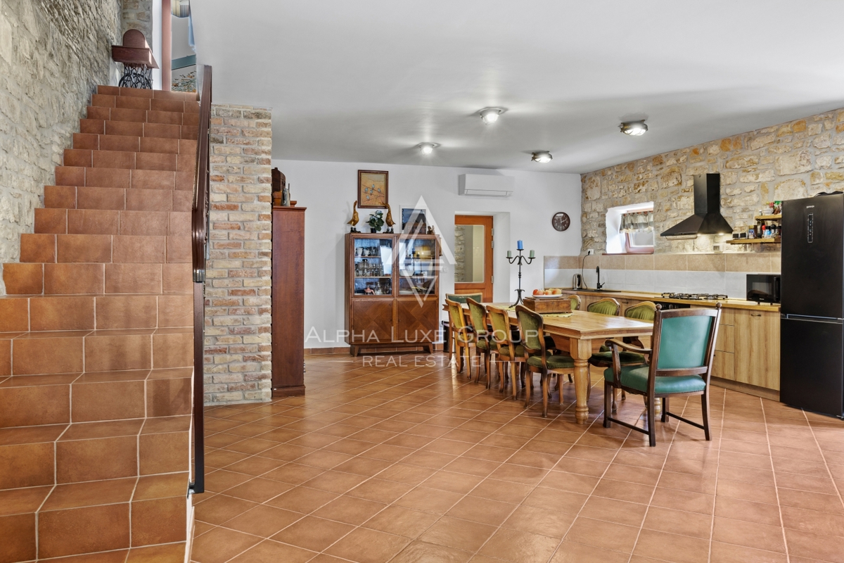 Istra, Buje – Prenovljena kamnita hiša z vrtom