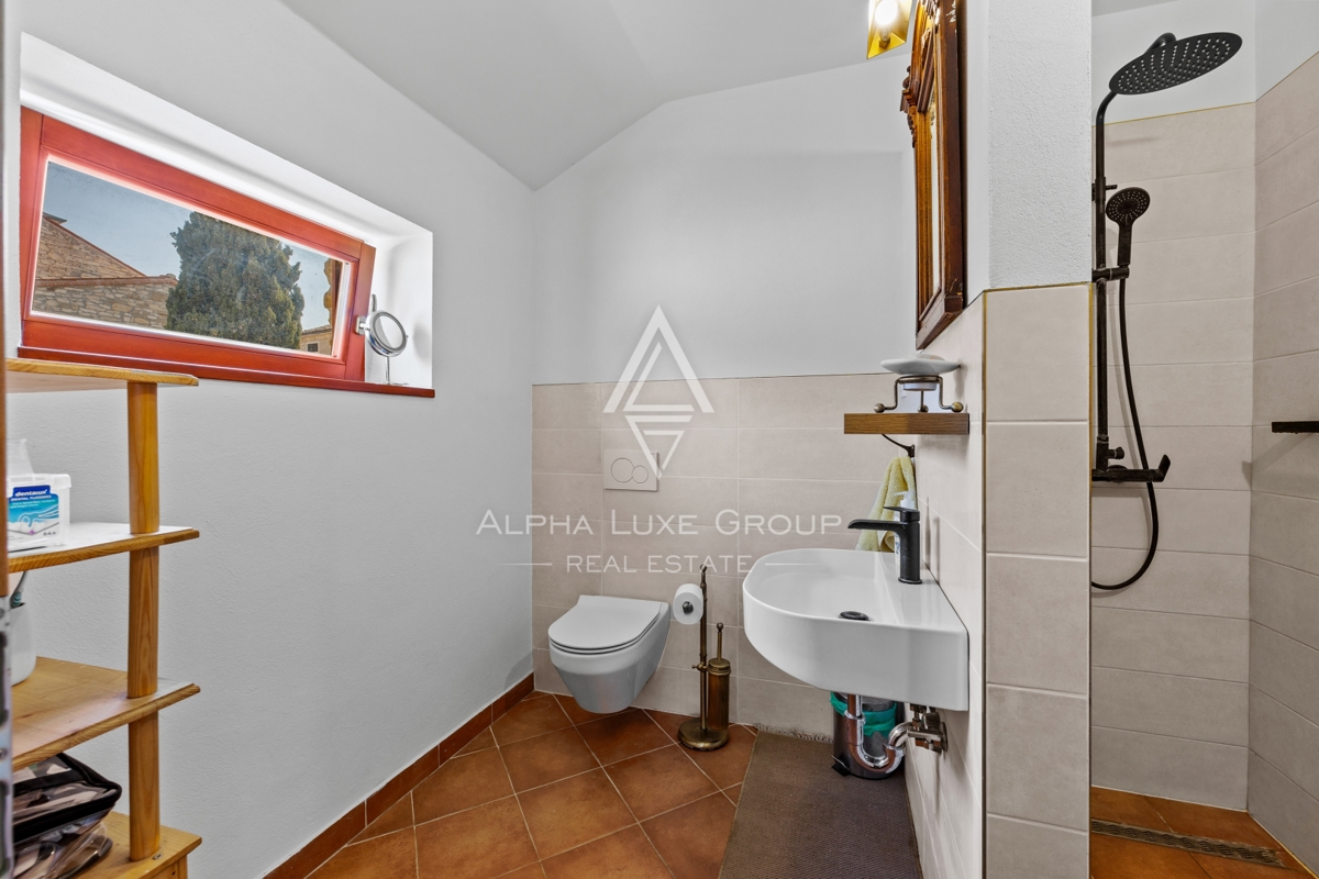 Istra, Buje – Prenovljena kamnita hiša z vrtom