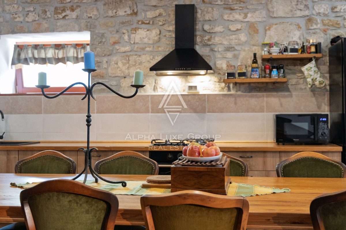 Istra, Buje – Prenovljena kamnita hiša z vrtom