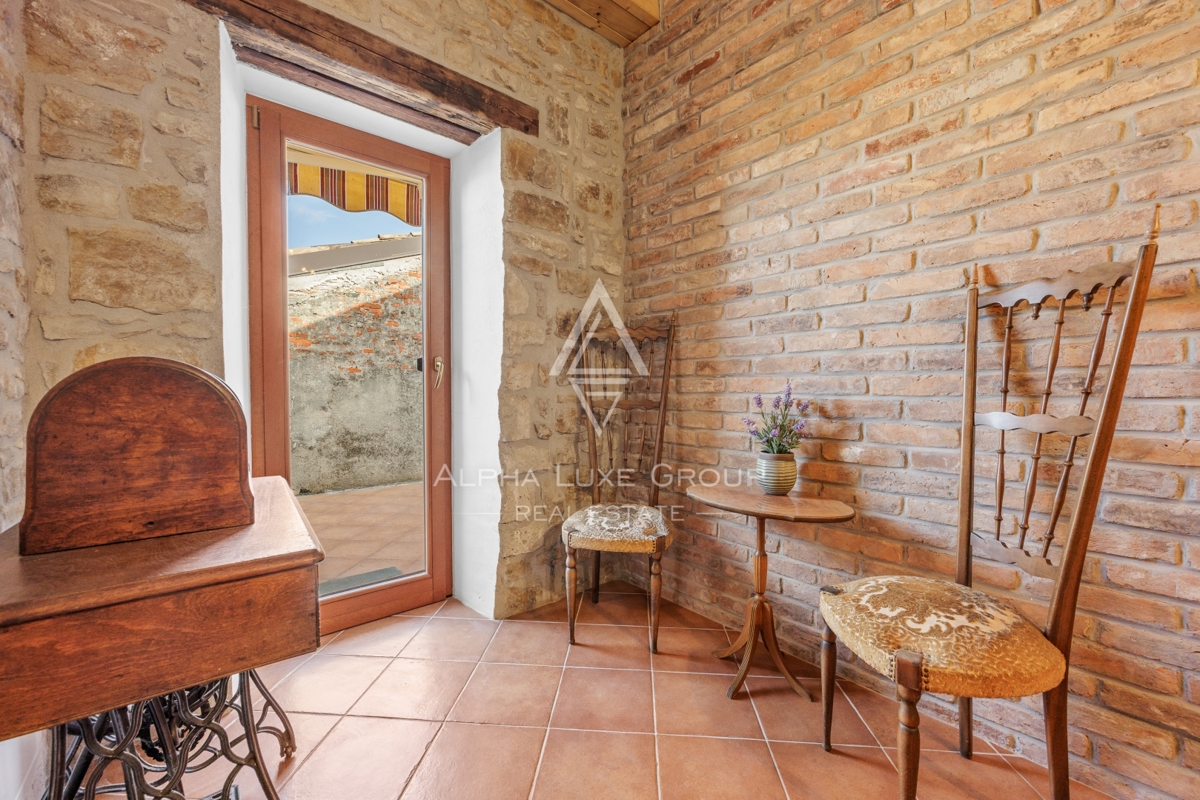 Istra, Buje – Prenovljena kamnita hiša z vrtom