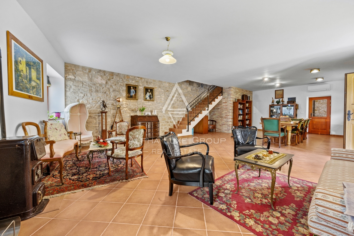 Istra, Buje – Prenovljena kamnita hiša z vrtom