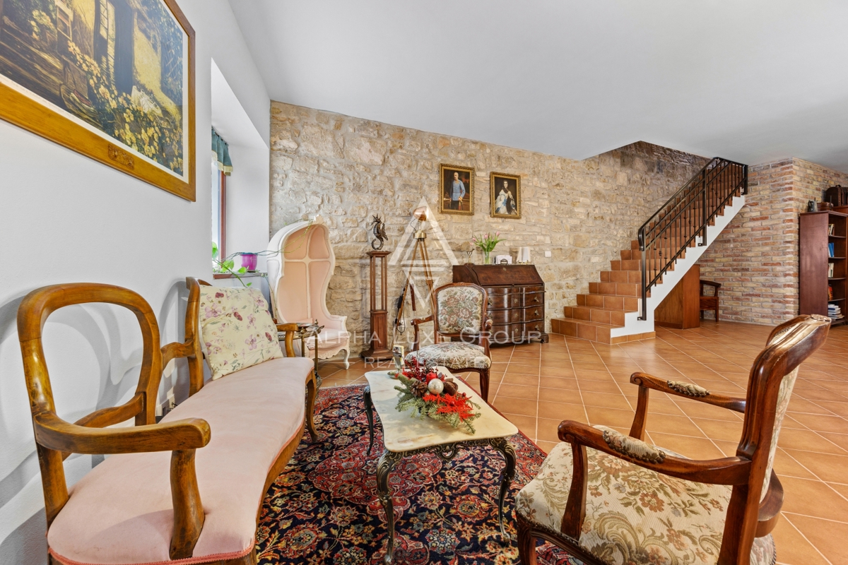 Istra, Buje – Prenovljena kamnita hiša z vrtom