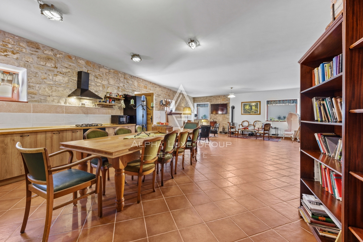 Istra, Buje – Prenovljena kamnita hiša z vrtom