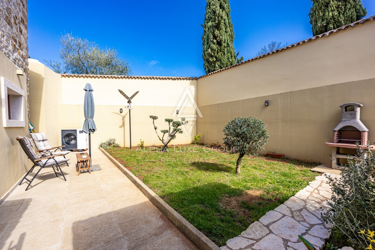 Istra, Buje – Prenovljena kamnita hiša z vrtom