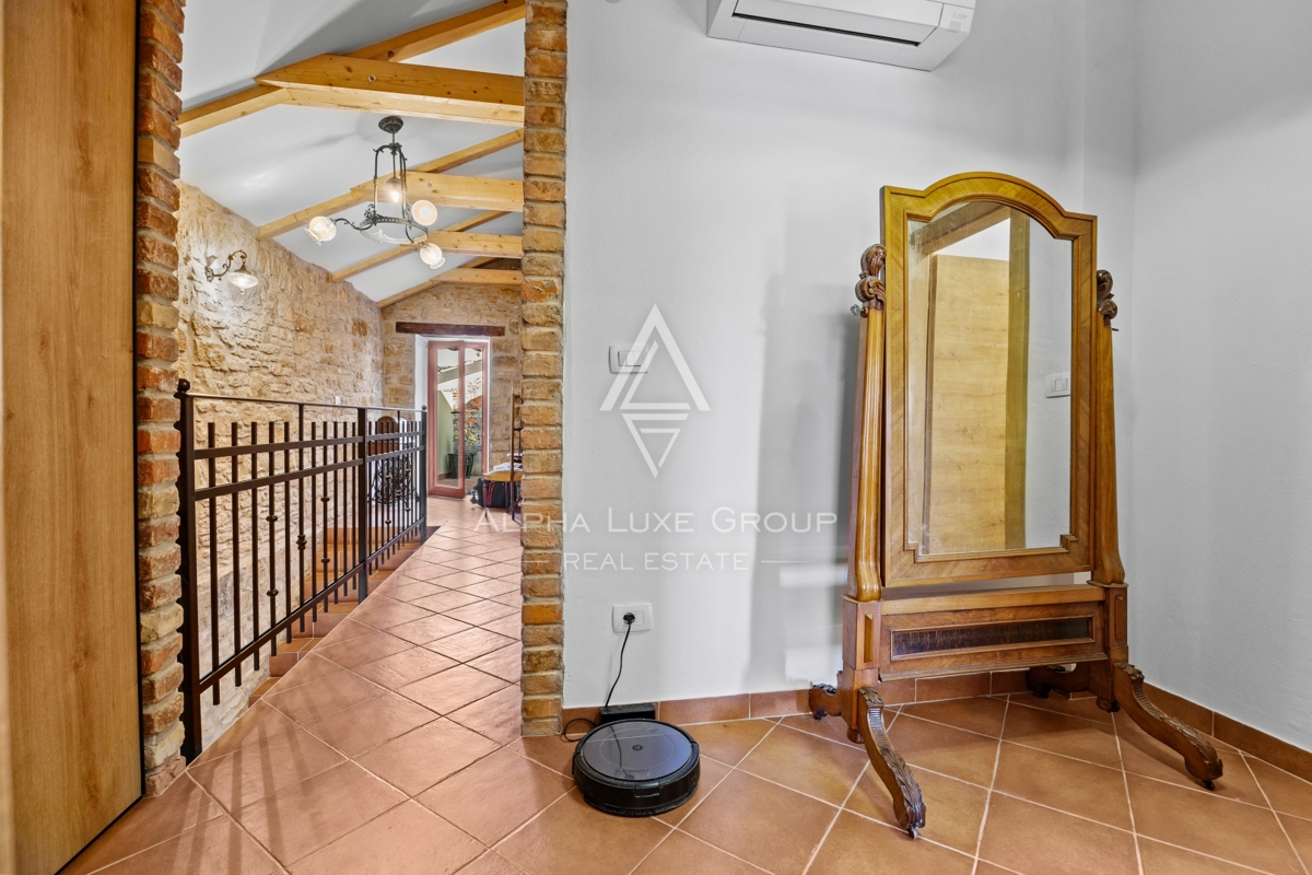 Istra, Buje – Prenovljena kamnita hiša z vrtom