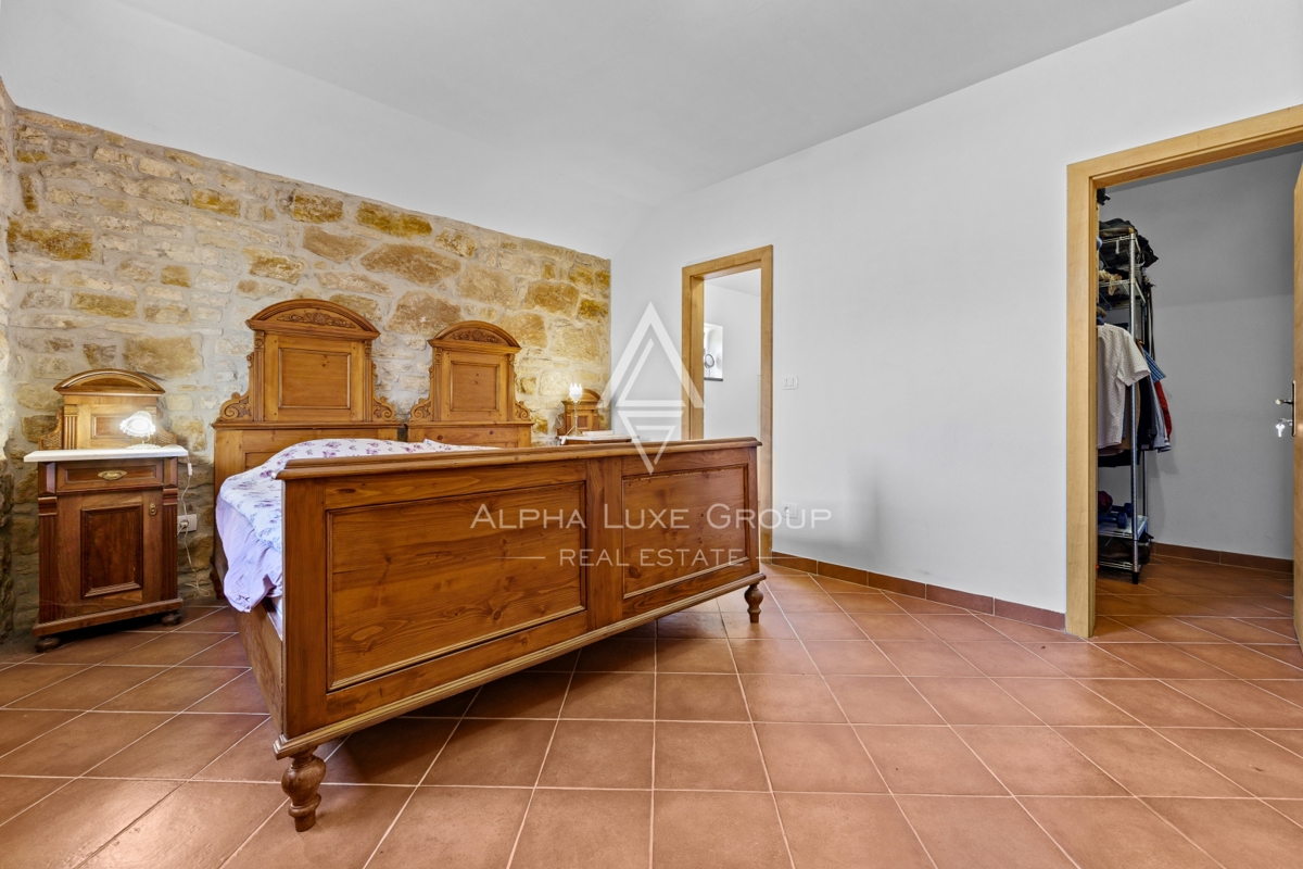 Istra, Buje – Prenovljena kamnita hiša z vrtom