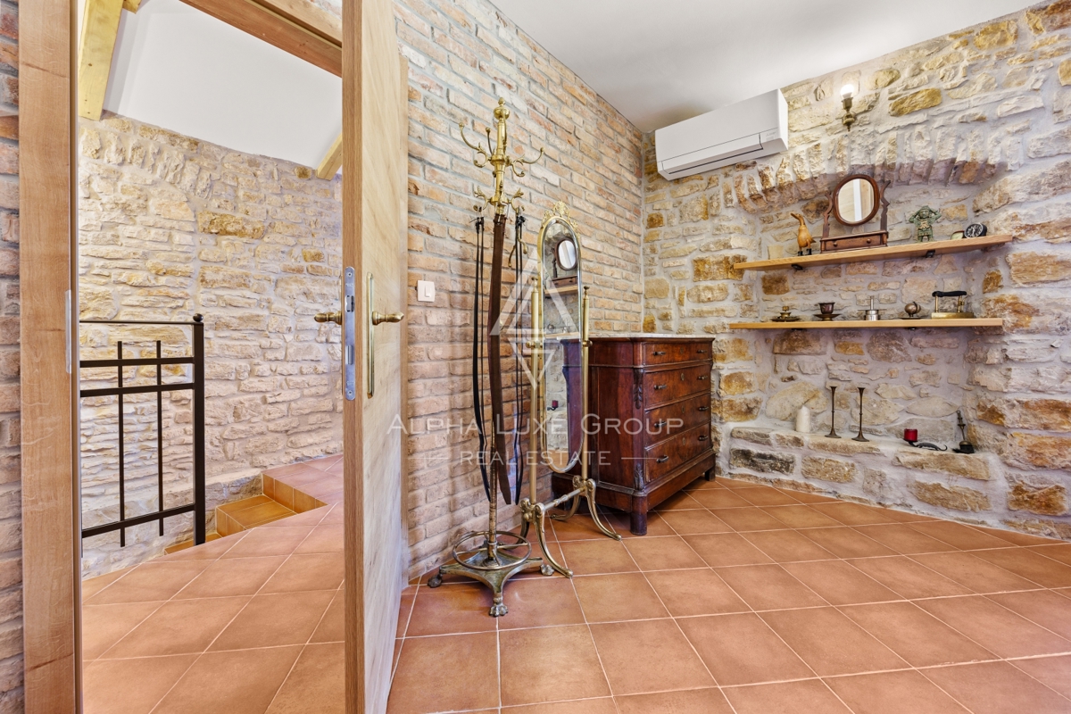 Istra, Buje – Prenovljena kamnita hiša z vrtom