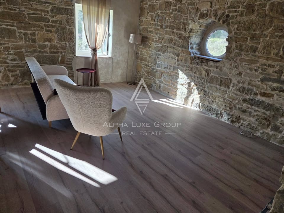 Istra, Sovinjak – Prenovljena kamnita hiša z dvoriščem