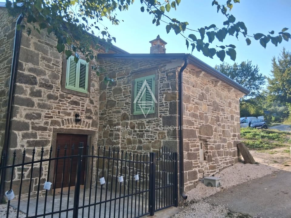 Istra, Sovinjak – Prenovljena kamnita hiša z dvoriščem