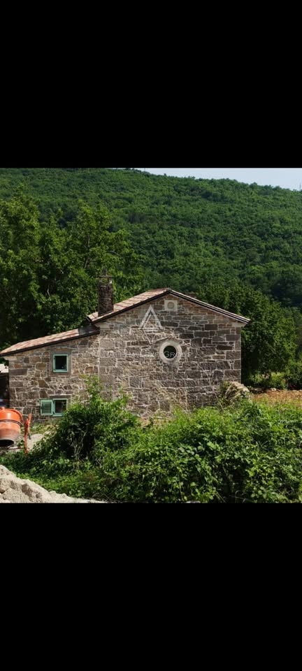 Istra, Sovinjak – Prenovljena kamnita hiša z dvoriščem