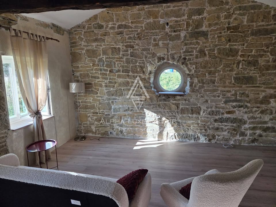 Istra, Sovinjak – Prenovljena kamnita hiša z dvoriščem