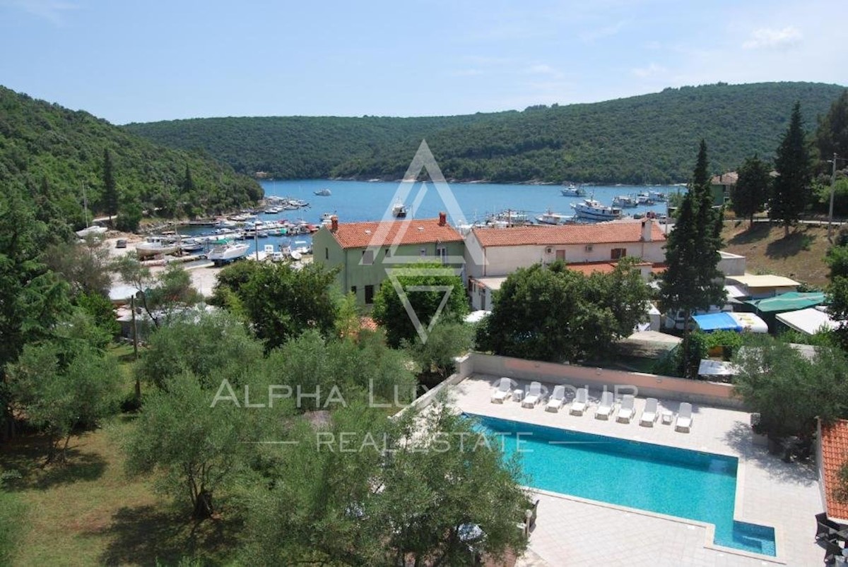 Hotel z bazenom in pogledom na morje, Istra, Pulj