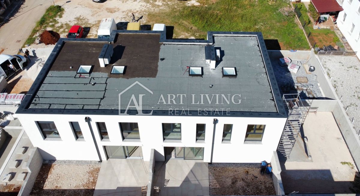 Istra, Novigrad - Vrstna hiša na TOP lokaciji - NOVOGRADNJA