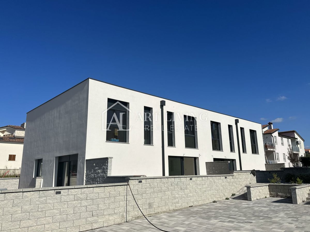 Istra, Novigrad - Vrstna hiša na TOP lokaciji - NOVOGRADNJA