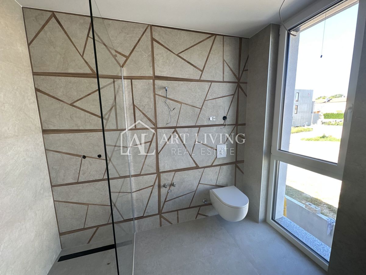 Istra, Novigrad - Vrstna hiša na TOP lokaciji - NOVOGRADNJA