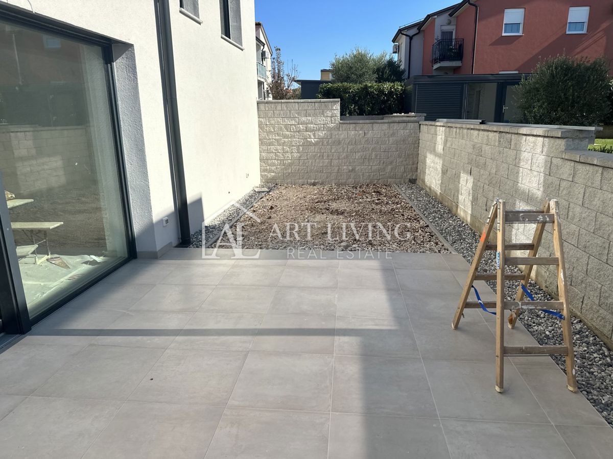 Istra, Novigrad - Vrstna hiša na TOP lokaciji - NOVOGRADNJA