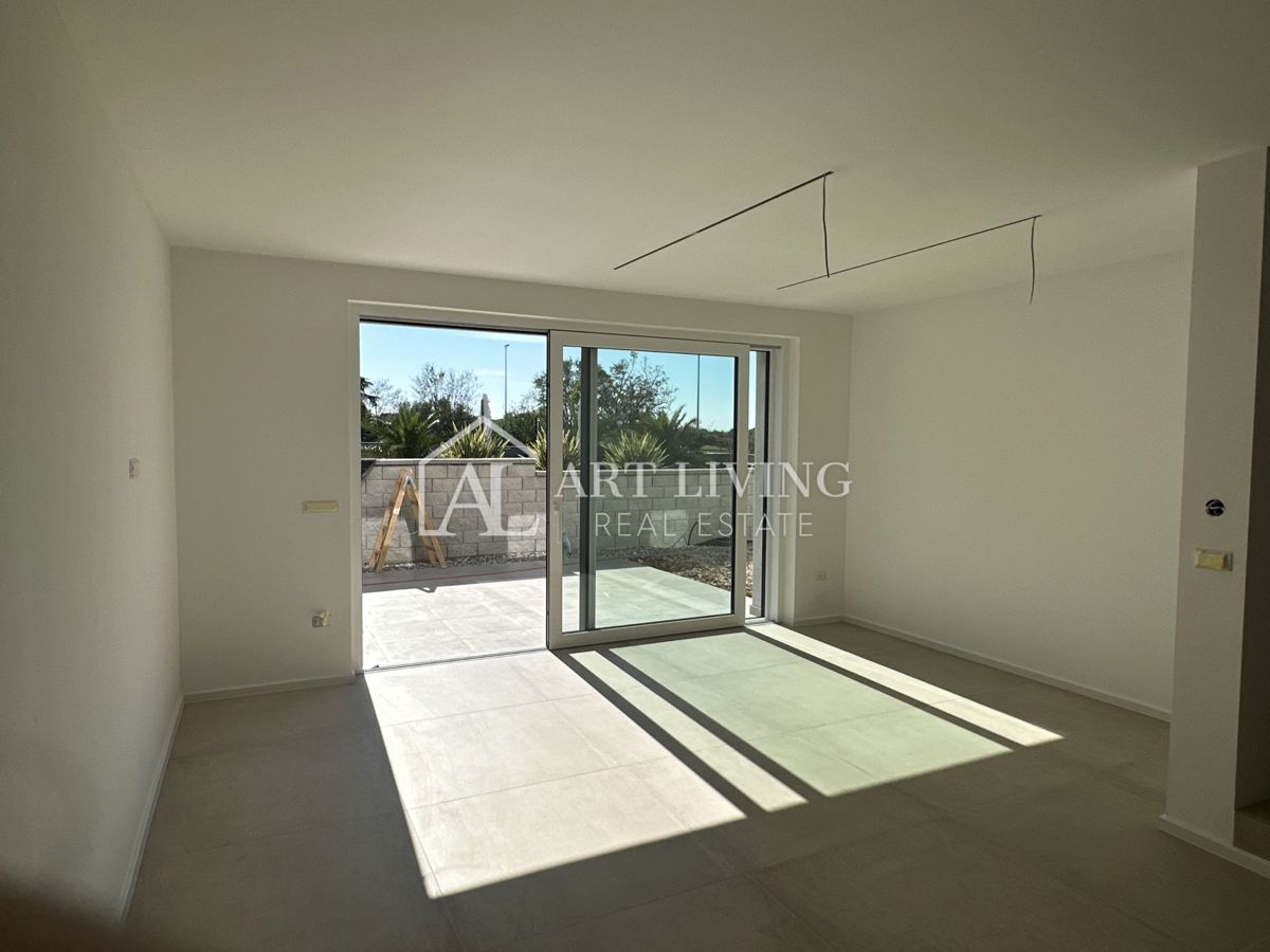 Istra, Novigrad - Vrstna hiša na TOP lokaciji - NOVOGRADNJA