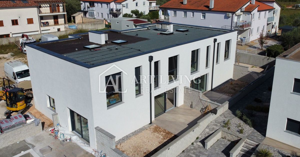 Istra, Novigrad - Vrstna hiša na TOP lokaciji - NOVOGRADNJA
