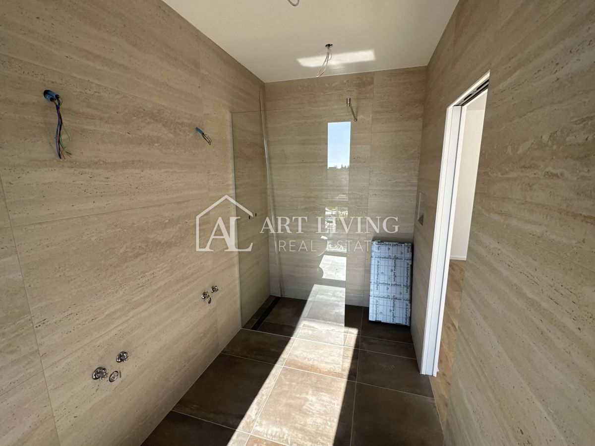 Istra, Novigrad - Vrstna hiša na TOP lokaciji - NOVOGRADNJA