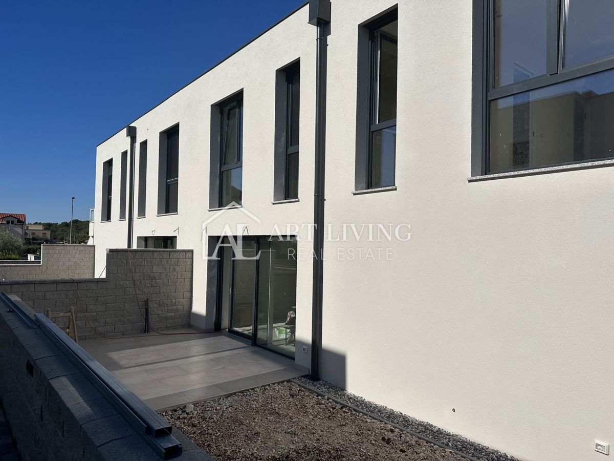 Istra, Novigrad - Vrstna hiša na TOP lokaciji - NOVOGRADNJA