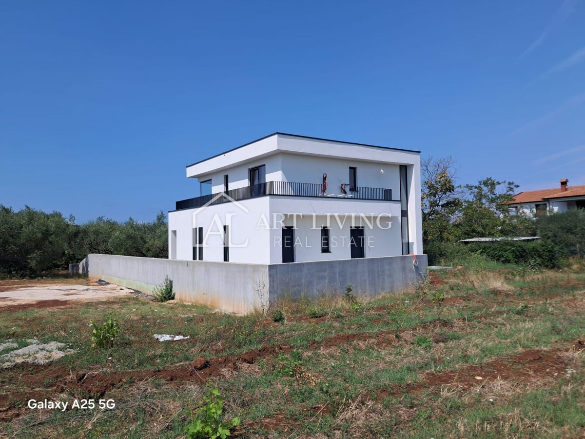 Poreč, okolica - moderna samostojna hiša z bazenom - NOVOGRADNJA