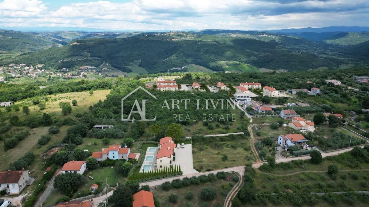 Buje, Kaštel – Trojček z bazenom na mirni in lepi lokaciji – NOVOGRADNJA